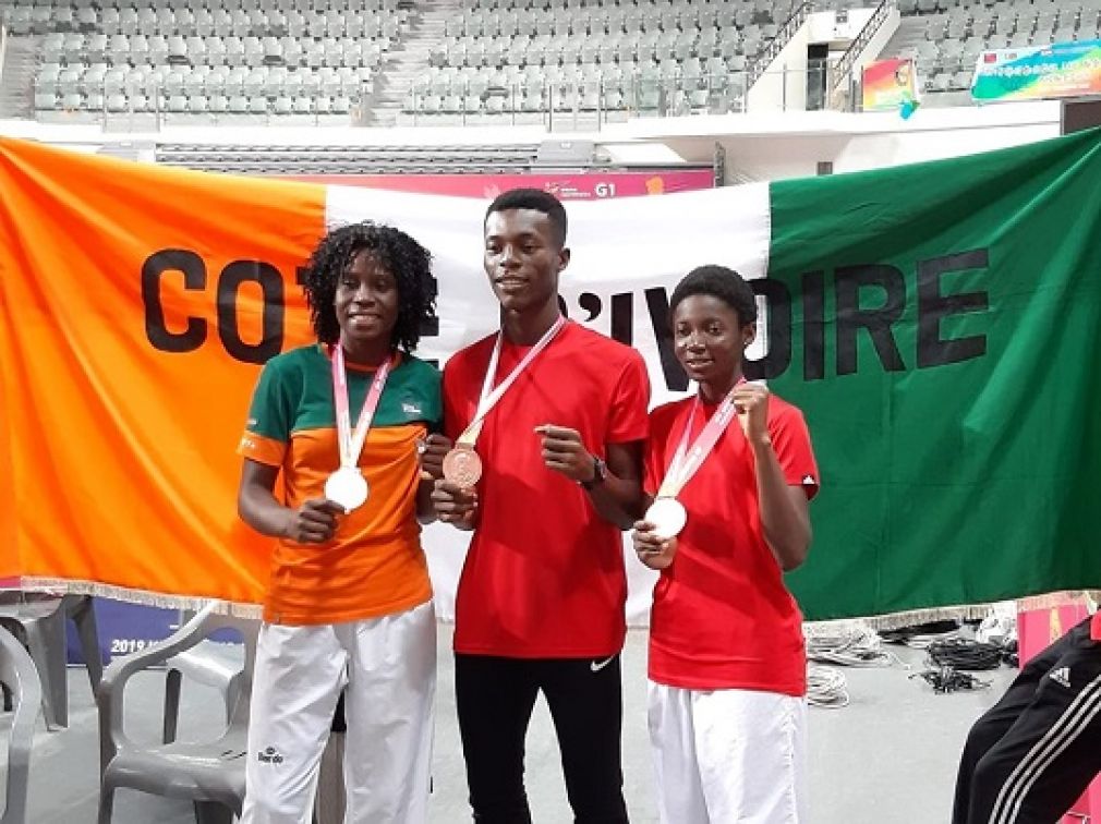 Les trois médaillés ivoiriens, de gauche à droite EKPITINI Marie Frédérique, KOBENAN Aaron et COULIBALY Bouma