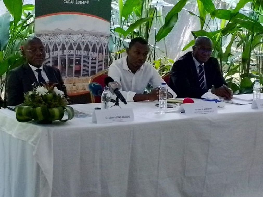 Au centre le secrétaire général du Cacaf Yann Mondon , Adonis Kouadio et N’goran Emile Directeur exécutif Adjoint du Cocan 